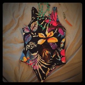 🦄 3/$15 SALE! Jungle Bodysuit by Motel 🌺🌿